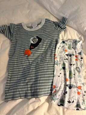 Hanna Andersson Gray & White Striped Rocket Pajama Set with Space Print